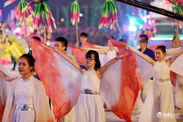 Những hình ảnh ấn tượng tại Lễ hội Carnaval Hạ Long 2018 - Ảnh 10.