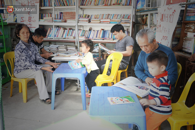 Cụ bà 73 tuổi trích lương hưu làm quầy sách báo miễn phí giữa Hà Nội: Từ lúc mở đến nay, ngày nào cũng nhận được quà - Ảnh 7.