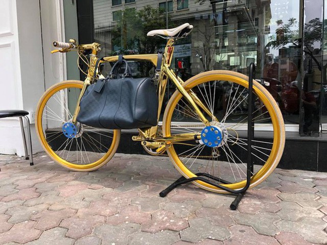 Cận cảnh xe đạp mạ vàng phiên bản giới hạn cực độc, giá 1,2 tỷ đồng tại Hà Nội - Ảnh 2.