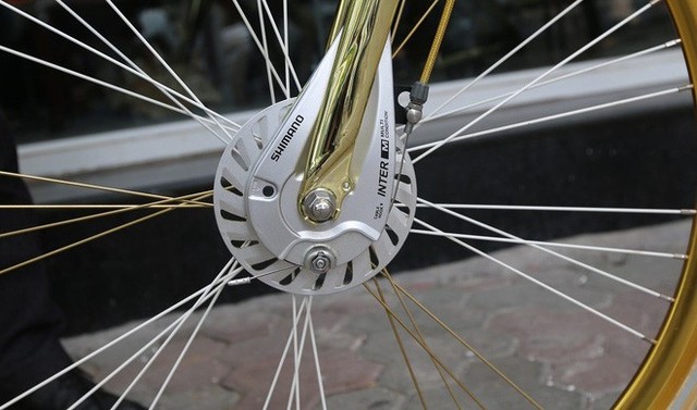 Cận cảnh xe đạp mạ vàng phiên bản giới hạn cực độc, giá 1,2 tỷ đồng tại Hà Nội - Ảnh 4.