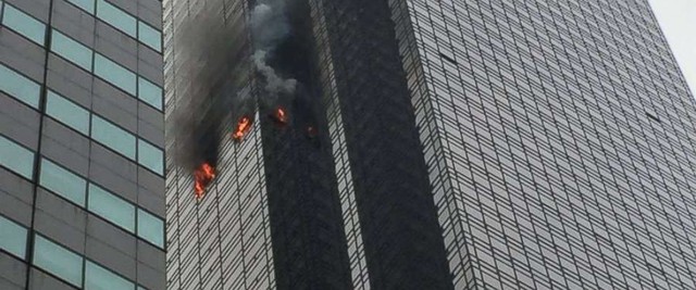 Cháy tháp Trump tại Mỹ, ít nhất 1 người chết - Ảnh 1.