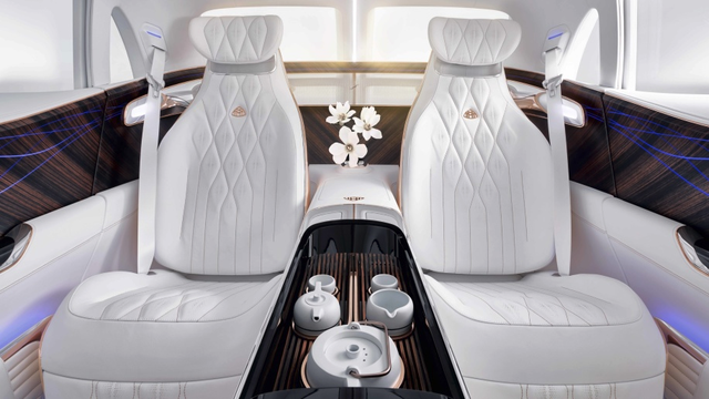 Lái Mercedes Maybach và thưởng thức trà ngay trên xe - trải nghiệm đẳng cấp của giới siêu giàu - Ảnh 4.