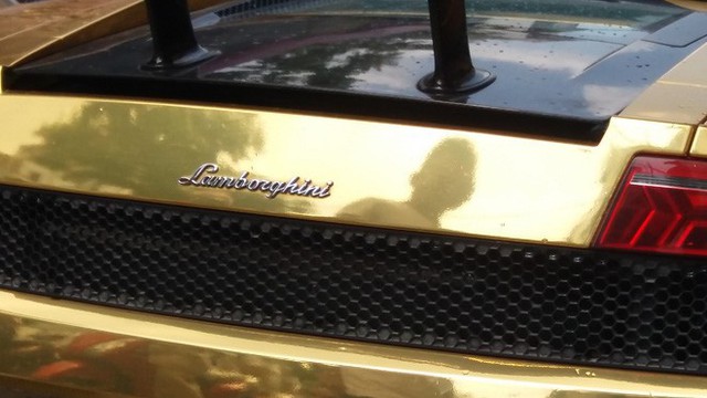 Hà Nội: Lamborghini bạc tỷ bốc khói nghi ngút giữa phố, người dân hiếu kỳ vây quanh - Ảnh 6.