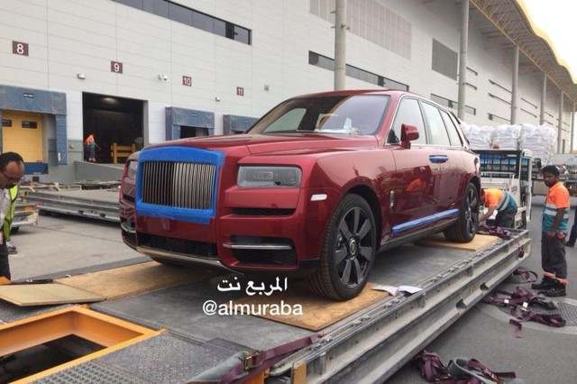 Siêu xe Rolls-Royce Cullinan đầu tiên đã thuộc về đại gia Ả Rập trước khi chính thức ra mắt toàn thế giới - Ảnh 1.