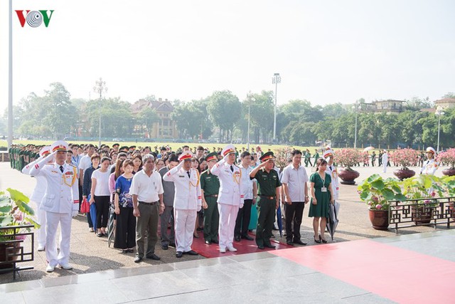 Ảnh: Lãnh đạo Đảng, Nhà nước vào Lăng viếng Chủ tịch Hồ Chí Minh - Ảnh 12.