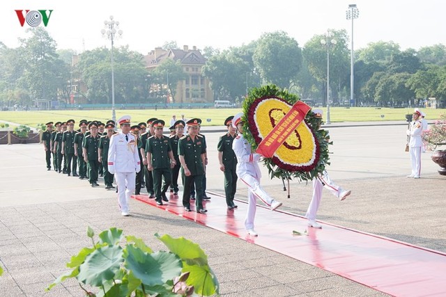 Ảnh: Lãnh đạo Đảng, Nhà nước vào Lăng viếng Chủ tịch Hồ Chí Minh - Ảnh 6.