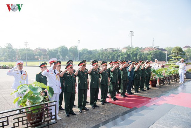 Ảnh: Lãnh đạo Đảng, Nhà nước vào Lăng viếng Chủ tịch Hồ Chí Minh - Ảnh 7.