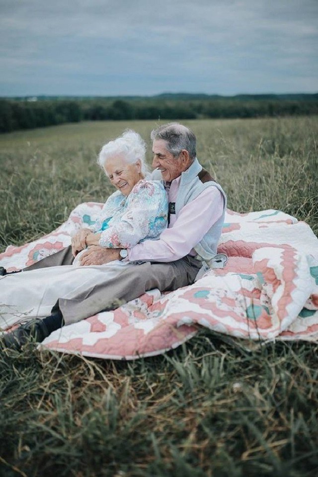 Gần 70 năm chưa từng rời bỏ nhau nửa bước, cặp vợ chồng này đã chứng minh cho cả thế giới thấy tình yêu lãng mạn không phân biệt tuổi tác - Ảnh 11.