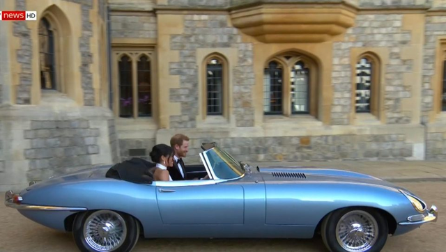 Chiêm ngưỡng mẫu xe điện đẹp nhất thế giới mà Hoàng tử Harry dùng để đón cô dâu Meghan Markel - Ảnh 1.