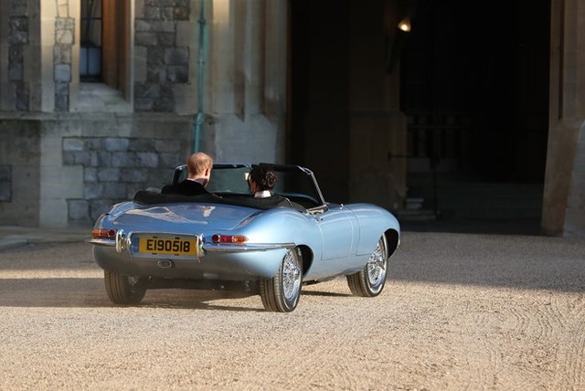Chiêm ngưỡng mẫu xe điện đẹp nhất thế giới mà Hoàng tử Harry dùng để đón cô dâu Meghan Markel - Ảnh 4.