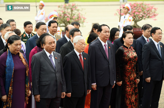  Đại biểu Quốc hội viếng Chủ tịch Hồ Chí Minh - Ảnh 8.