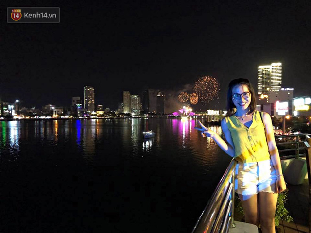 Người dân Đà Nẵng bỏ tiền triệu ngồi du thuyền thưởng lãm màn trình diễn tuyệt đẹp trong đêm thi thứ 2 của Lễ hội pháo hoa quốc tế - Ảnh 7.
