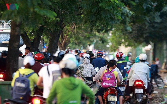 Tai nạn liên tiếp xảy ra, Đại lộ Thăng Long tắc nghẽn nghiêm trọng - Ảnh 4.