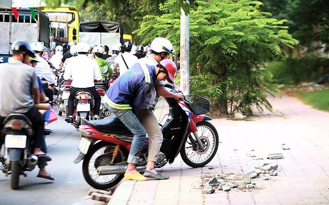 Tai nạn liên tiếp xảy ra, Đại lộ Thăng Long tắc nghẽn nghiêm trọng - Ảnh 6.