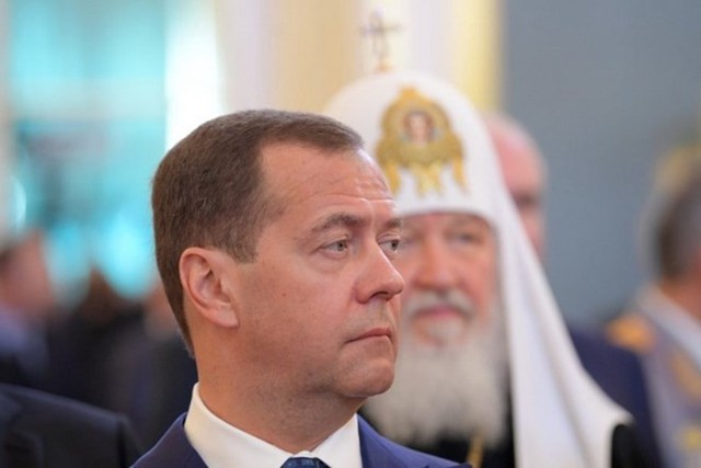 Tổng thống Vladimir Putin đề cử ông Medvedev làm Thủ tướng Nga  - Ảnh 1.