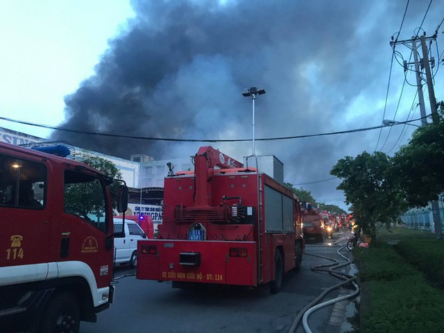  Đang cháy lớn tại công ty rộng 1.500 m2 ở Sài Gòn - Ảnh 4.