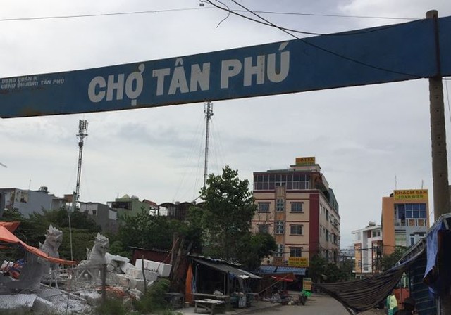 Chợ tiền tỷ bỏ hoang 14 năm ở Sài Gòn - Ảnh 1.