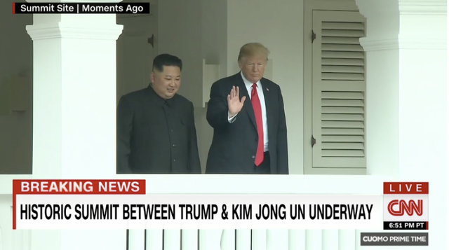 Ông Kim Jong Un và ông Trump vừa có cái bắt tay lịch sử, bắt đầu cuộc đàm phán một - một - Ảnh 1.