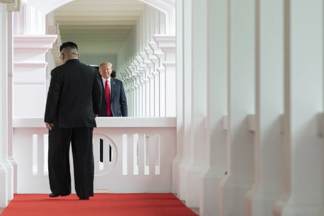  Chùm ảnh: Sự tương tác thú vị giữa Tổng thống Trump và lãnh đạo Triều Tiên Kim Jong-un - Ảnh 2.