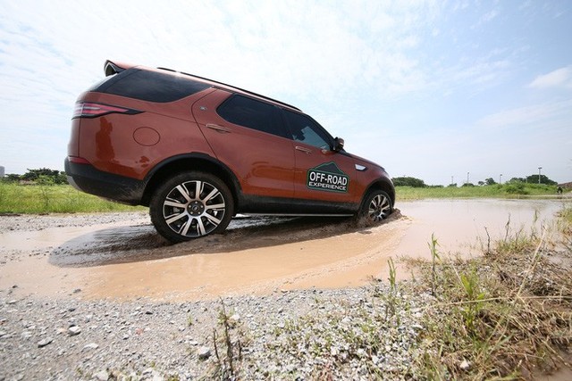 Offroad kiểu quý tộc: Mang Range Rover đi lội bùn, vượt dốc, thoát ổ voi nhưng không cần làm gì hết - Ảnh 6.