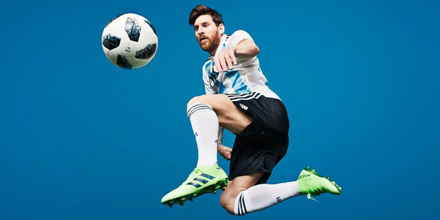 Lionel Messi: Từ cậu bé còi xương tới siêu sao bóng đá hưởng lương cao nhất thế giới nhưng lại vô duyên với các danh hiệu cấp quốc gia - Ảnh 2.
