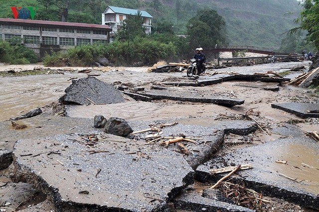 Ảnh: Mưa lớn và lũ quét gây thiệt hại lớn cho Lai Châu - Ảnh 17.