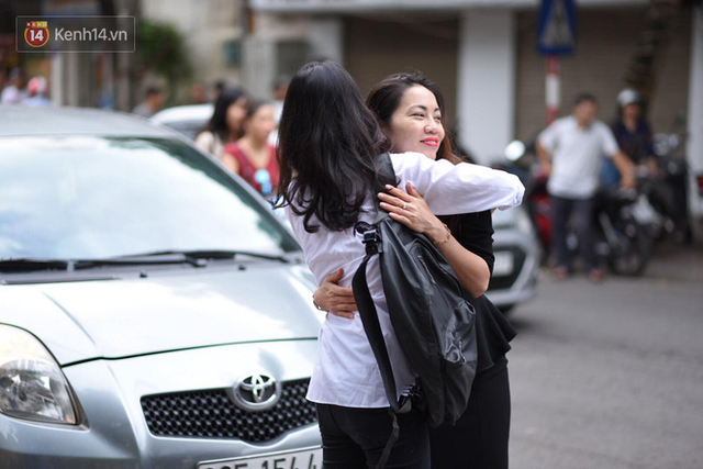 Sáng nay, 1 triệu thí sinh trên cả nước bước vào môn thi đầu tiên của kỳ thi THPT Quốc gia: Văn - Ảnh 4.