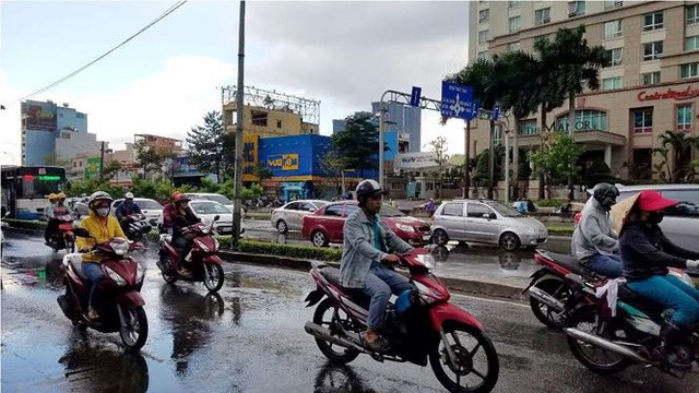 Siêu máy bơm giải cứu rốn ngập ở Sài Gòn sau khi hết mưa 10 phút   - Ảnh 1.