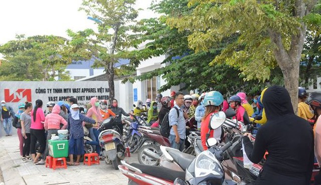 500 công nhân ở Quảng Nam ngừng việc vì bị ép tăng ca - Ảnh 1. 500 công nhân ở Quảng Nam ngừng việc vì bị ép tăng ca - Ảnh 1.