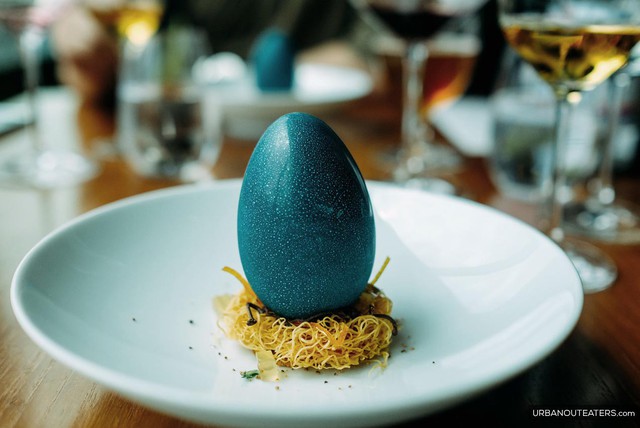 Trông như quả trứng nhưng đây lại là món tráng miệng đầy nghệ thuật từ vị đầu bếp nổi tiếng - Ảnh 1.