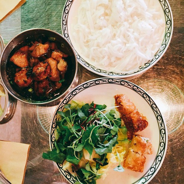 Nhà hàng Việt giữa lòng Seoul nổi tiếng đến nỗi muốn ăn phải xếp hàng tận 20 phút - Ảnh 3.