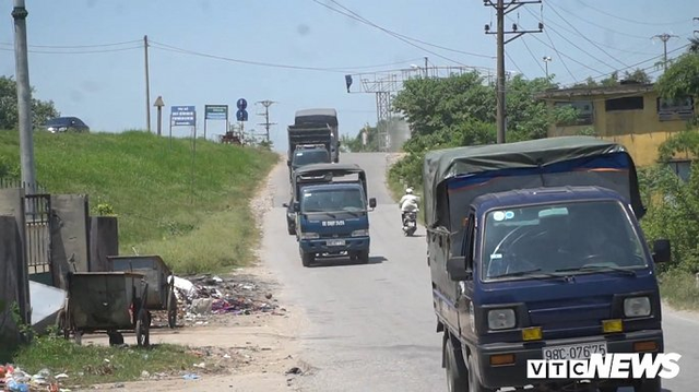 Ảnh: Tài xế tung chiêu né trạm thu phí Hà Nội - Bắc Giang - Ảnh 2.