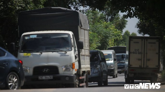 Ảnh: Tài xế tung chiêu né trạm thu phí Hà Nội - Bắc Giang - Ảnh 3.