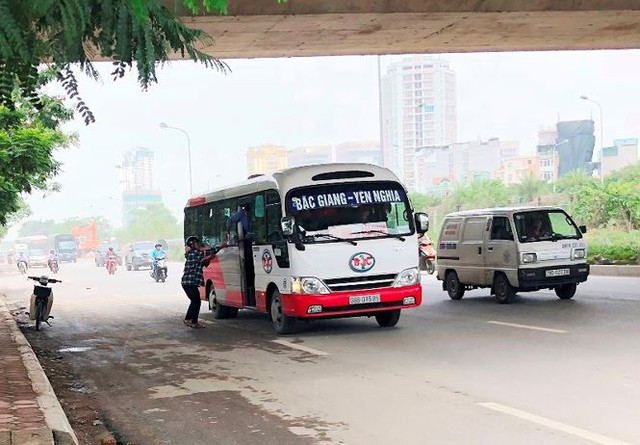 Hà Nội ngày đầu “nắn” tuyến, nhiều xe khách vi phạm bị nhắc nhở   - Ảnh 5.