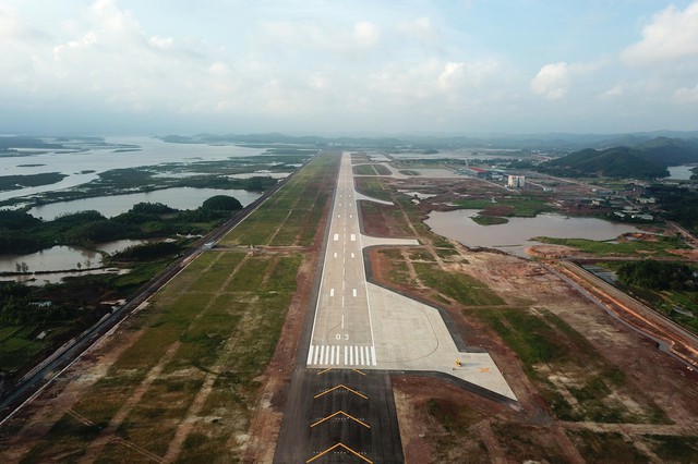 Toàn cảnh cảng hàng không quốc tế Vân Đồn trong ngày đón chuyến bay hiệu chuẩn đầu tiên - Ảnh 2.