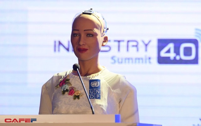 Những hình ảnh ấn tượng của Sophia - Robot có quyền con người đầu tiên tại Việt Nam trong tà áo dài - Ảnh 5.