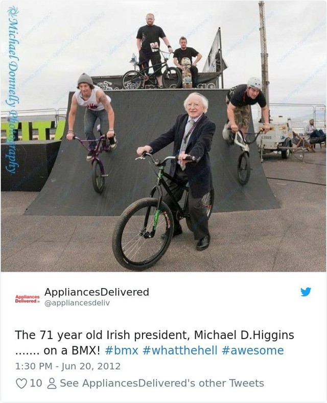 Đi đâu cũng dắt theo chó cưng, lâu lâu lại ngồi xe BMX: Những hình ảnh chứng minh Tổng thống Ireland là nguyên thủ dễ thương nhất thế giới - Ảnh 3.