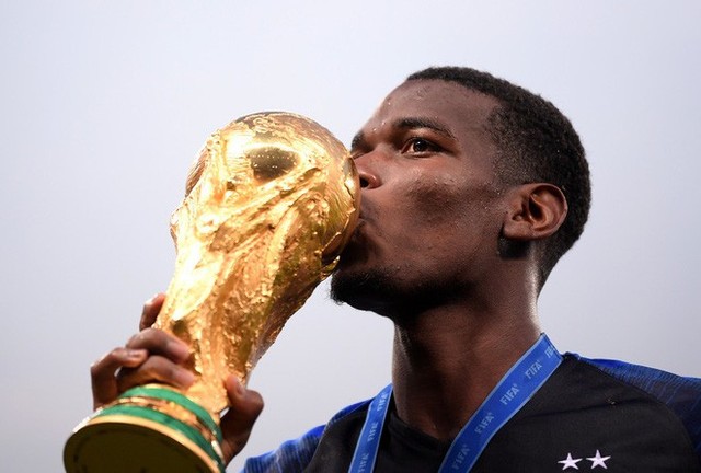 Khoảnh khắc lịch sử: Dàn sao đội tuyển Pháp thay nhau hôn Cúp vàng thế giới - Ảnh 12.