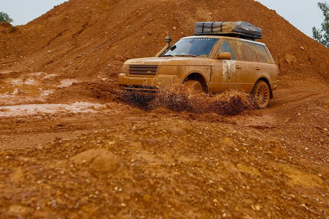 Dàn Land Rover độ ống thở của ông Đặng Lê Nguyên Vũ đầm bùn và vượt dốc tại Đồng Mô - Ảnh 5.