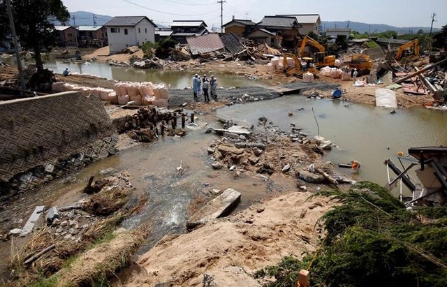 Hình ảnh mới về thiệt hại nặng nề do lũ lụt gây ra ở Nhật Bản - Ảnh 1.