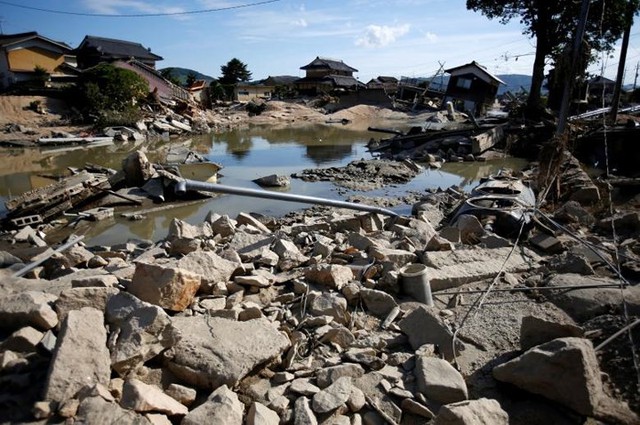 Hình ảnh mới về thiệt hại nặng nề do lũ lụt gây ra ở Nhật Bản - Ảnh 2.