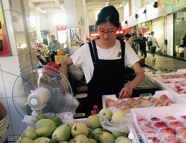 Vừa ôn thi đại học vừa bán trái cây ở chợ, nữ sinh lớp 12 kiếm hơn 100 triệu mỗi tháng - Ảnh 9.