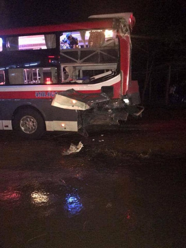 NÓNG: Tai nạn giữa 2 xe khách, 24 người bị thương - Ảnh 2.