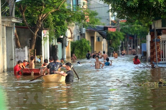 [Photo] Người dân nhiều xã ven sông Tích bì bõm trong nước - Ảnh 5.