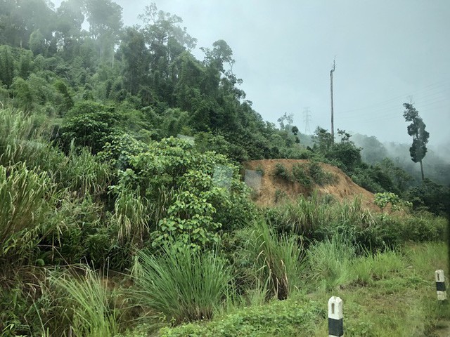 Tường thuật từ nơi vỡ đập thủy điện Lào: Chỉ còn cách dùng trực thăng, ca-nô để cứu người - Ảnh 5.