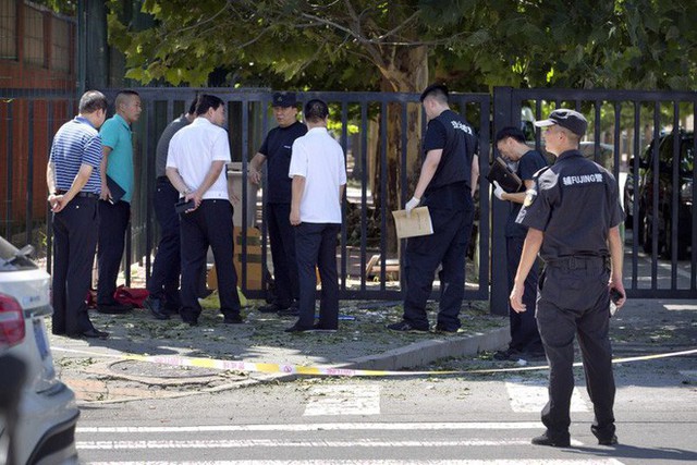 NÓNG: Đánh bom rung chuyển bên ngoài đại sứ quán Mỹ tại Bắc Kinh, nghi phạm đến từ Nội Mông - Ảnh 3.