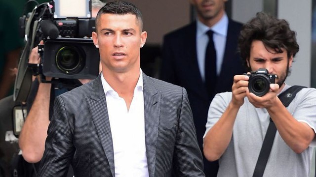 Ronaldo gật đầu nộp phạt vì tội trốn thuế ở Tây Ban Nha 1