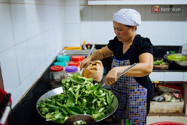 Giàu như anh bán chuối chiên Sài Gòn: Mở quán cơm 5k cho người thu nhập chưa cao, 5 năm đắt hàng - Ảnh 14.
