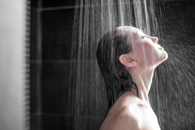 5 thói quen xấu khi tắm gội cần sửa ngay để tránh gây ảnh hưởng tới sức khỏe - Ảnh 2.
