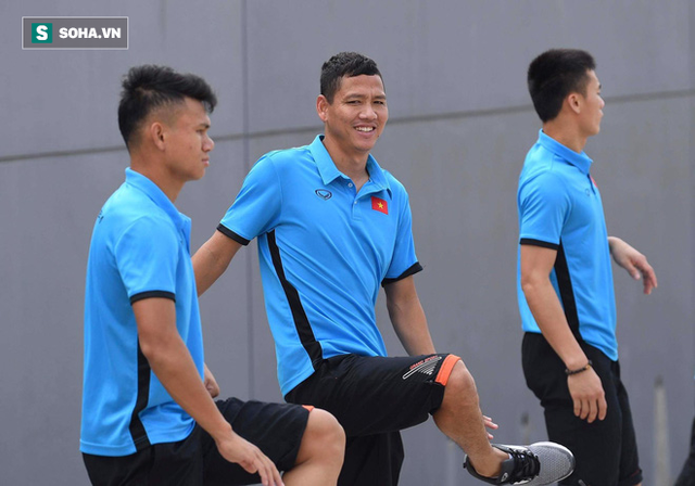 Liên tục bị chủ nhà Indonesia làm khó, U23 Việt Nam phải tập ở sân bóng khu công nghiệp - Ảnh 1.